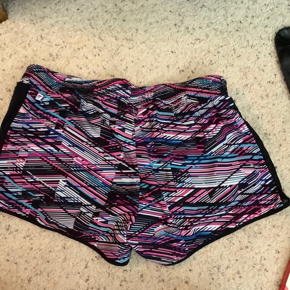Fabletics shorts - Picture 3 of 3